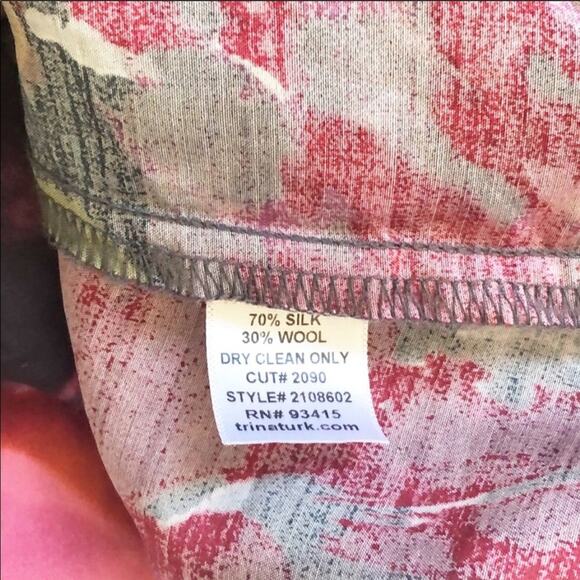 TRINA TURK Pink Green Silk Wool VNeck Floral Abstract Print 3/4 Blouse Top XS - Picture 8 of 8